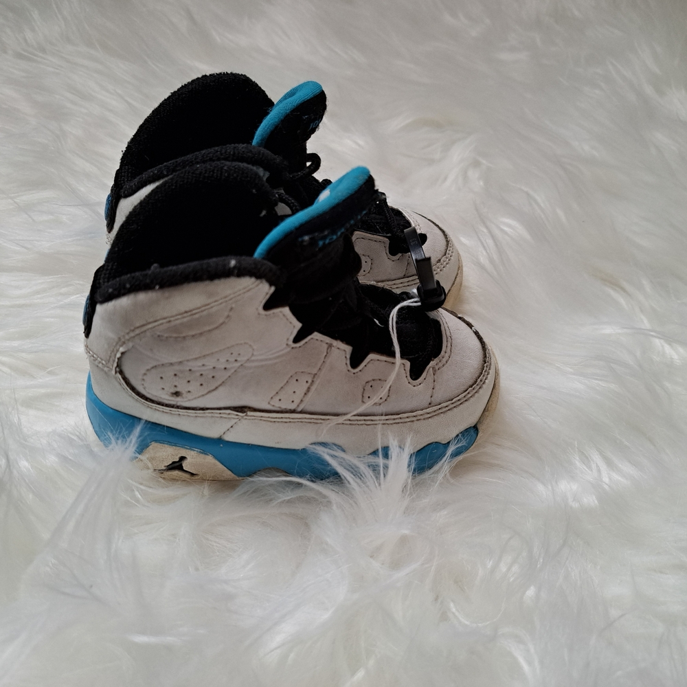 Jordan Kids' Sneakers in White and BlueJordan 9 Retro (TD) Toddler Shoes Summit